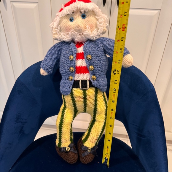 Vintage hand knit trio of Christmas Carollers. Three large hand knit figurines. - Picture 10 of 11